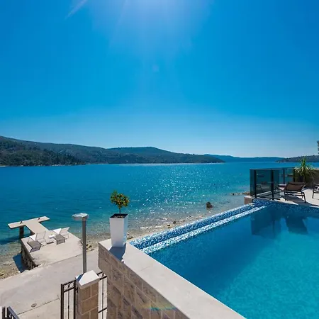 Sol Del Mar Villa