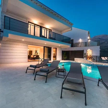 Sol Del Mar Villa